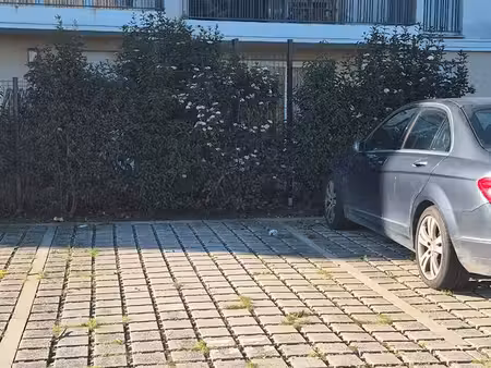 place de parking extérieur 12m2 / ermont