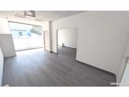 local commercial rénové – besançon charges comprises