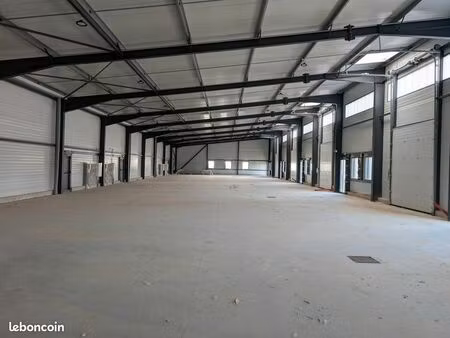 local d'activité 1 080 m²