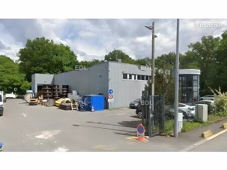 local d'activité 1 050 m²