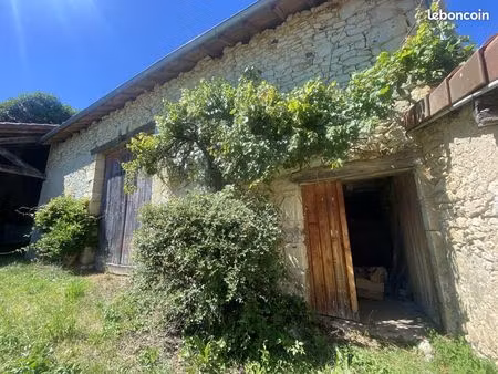 grange 2 pièces 160 m²