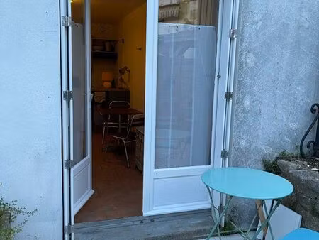 studio 20m2 + cour la flotte