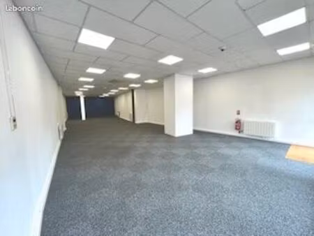 murs commerciaux 160 m2 emplacement prémium 27 vernon