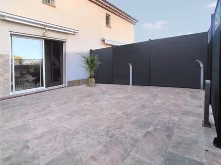 vend maison à proximité du village