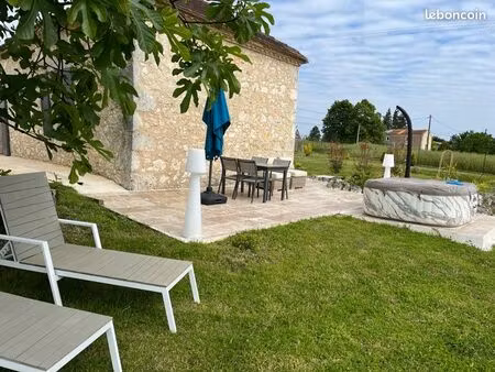 petite maison en pierre restaurée