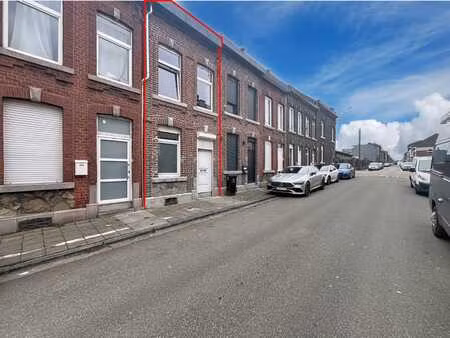 coquette maison rénovée entièrement avec jardin