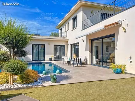 villa californienne  quartier prisé de saint ayguljf