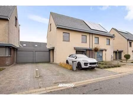 maison prête à emménager avec 4 chambres et jardin orienté