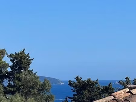 jolie maison médiévale • 3 niveaux • 100% restaurée