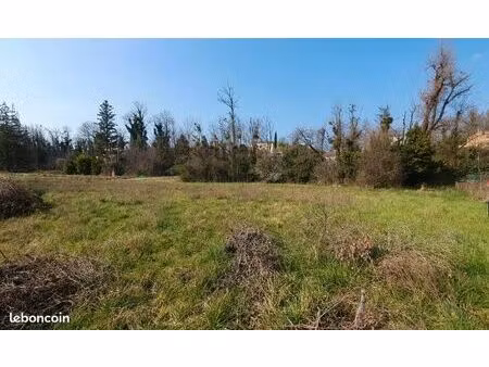 belle parcelle de 1600 m²  possibilité de faire 2 maisons