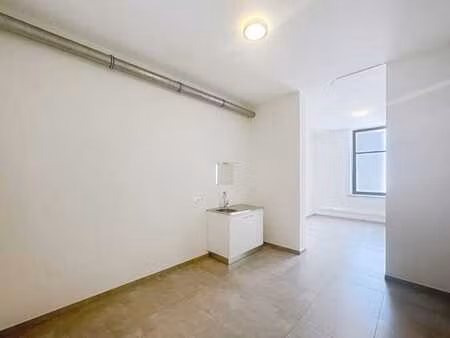 bureau bien situé proche du centre de mons