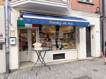 uccle : commerce loué de +/- 90 m² – murs à vendre