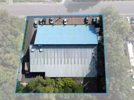 entrepôt avec salle d'exposition à vendre – 1 376 m² sur ...