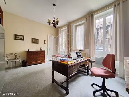 maison 9 pièces 215 m²