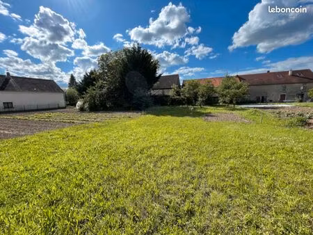 terrain constructible d’exception – 890 m² – centre-ville d’auxonne