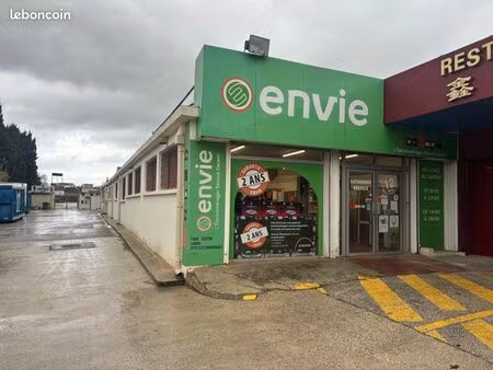 magasin local commercial entrepôt avec parking