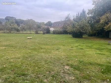 terrain 690 m² acquigny
