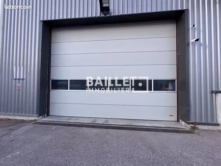 entrepôt 240 m² fréjus