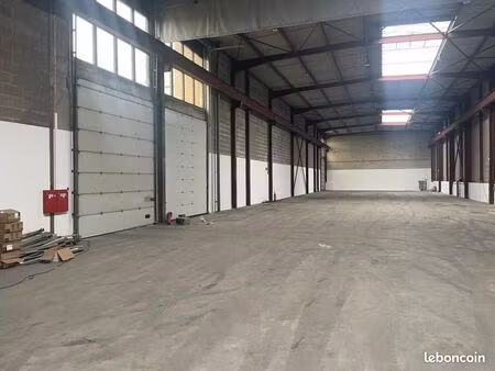 local industriel 1 253 m²