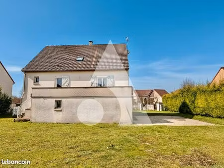 maison 8 pièces 165 m²