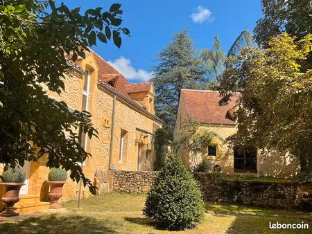 propriété maison piscine et dépendances