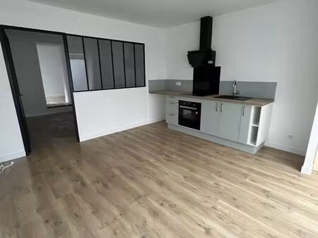 apparemment rénové t2 à plomodiern