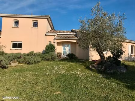 maison dans environnement calme ...et proche de village typique