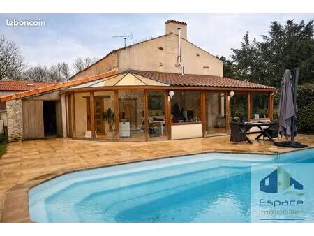 propriété 4 pièces 193 m²