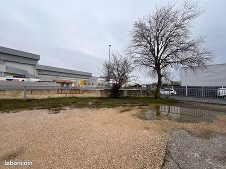 location place parking food truck