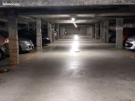 parking aux arènes