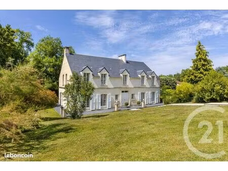 maison 8 pièces 263 m²