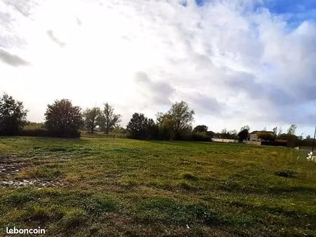 terrain 583 m² revel