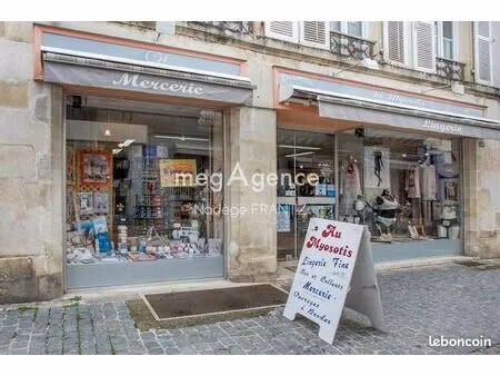 immeuble 221 m² saint-jean-d'angely