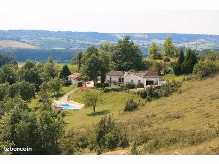maison avec gîtes et piscines