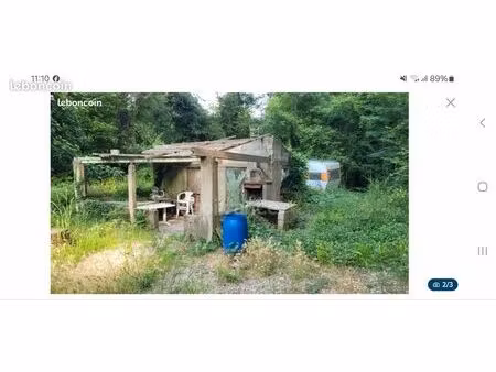 terrain loisir avec mazet et bassin a restaurer