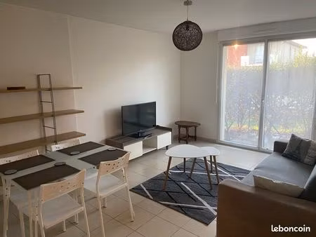 beau t2 avec terrasse + parking