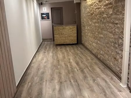 charmant local commercial 25m2 au centre ville de besançon