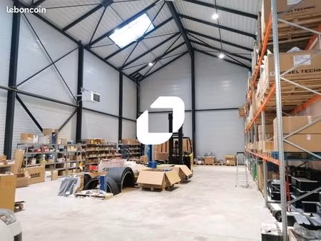 local d'activité 1 114 m²