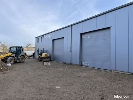 local d'activité 1 494 m²