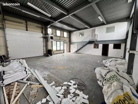 local d'activité 237 m²
