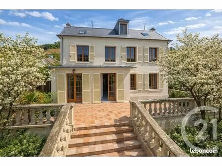 maison 8 pièces 230 m²