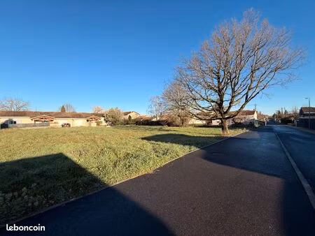 terrain 1 300 m² revel