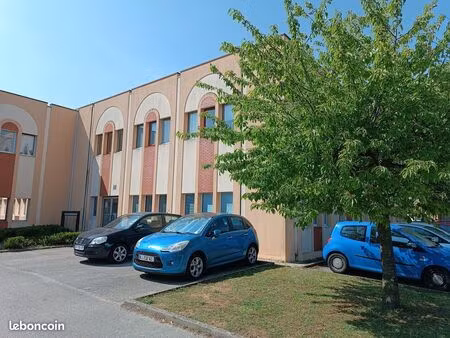 location de bureau + parking mirande 70m2 rénové facile d'accès