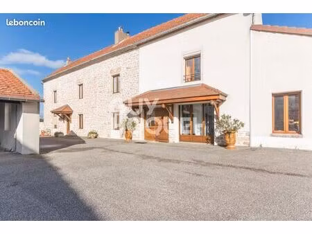 propriété 8 pièces 220 m²