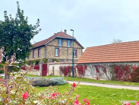 proche évreux  une propriété avec dépendances édifiée sur 2990 m2 de terrain : idéale pour