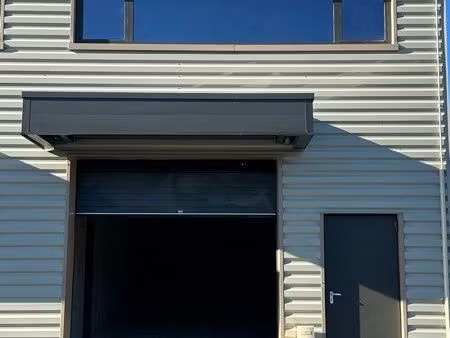 vend local artisanal industriel neuf 90m2 aménagé