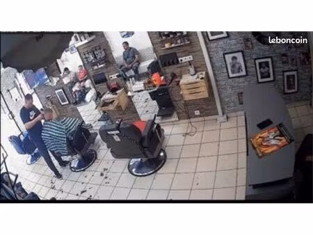 local équipé pour activité de coiffure hommes