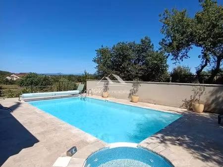 villa 5 pièces 160 m²