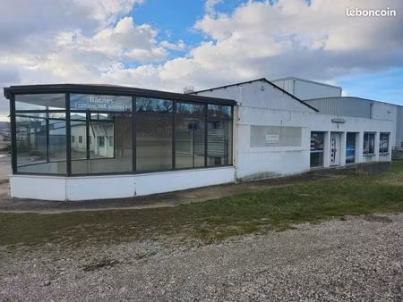 local avec bureaux et garage 900m2