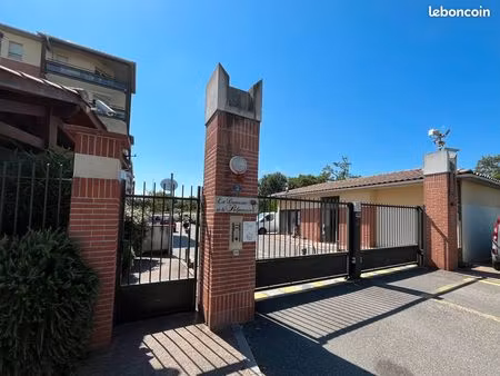 place parking boxée zenith/cartoucherie